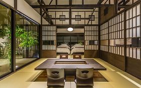 日本色 (Nihon Iro)